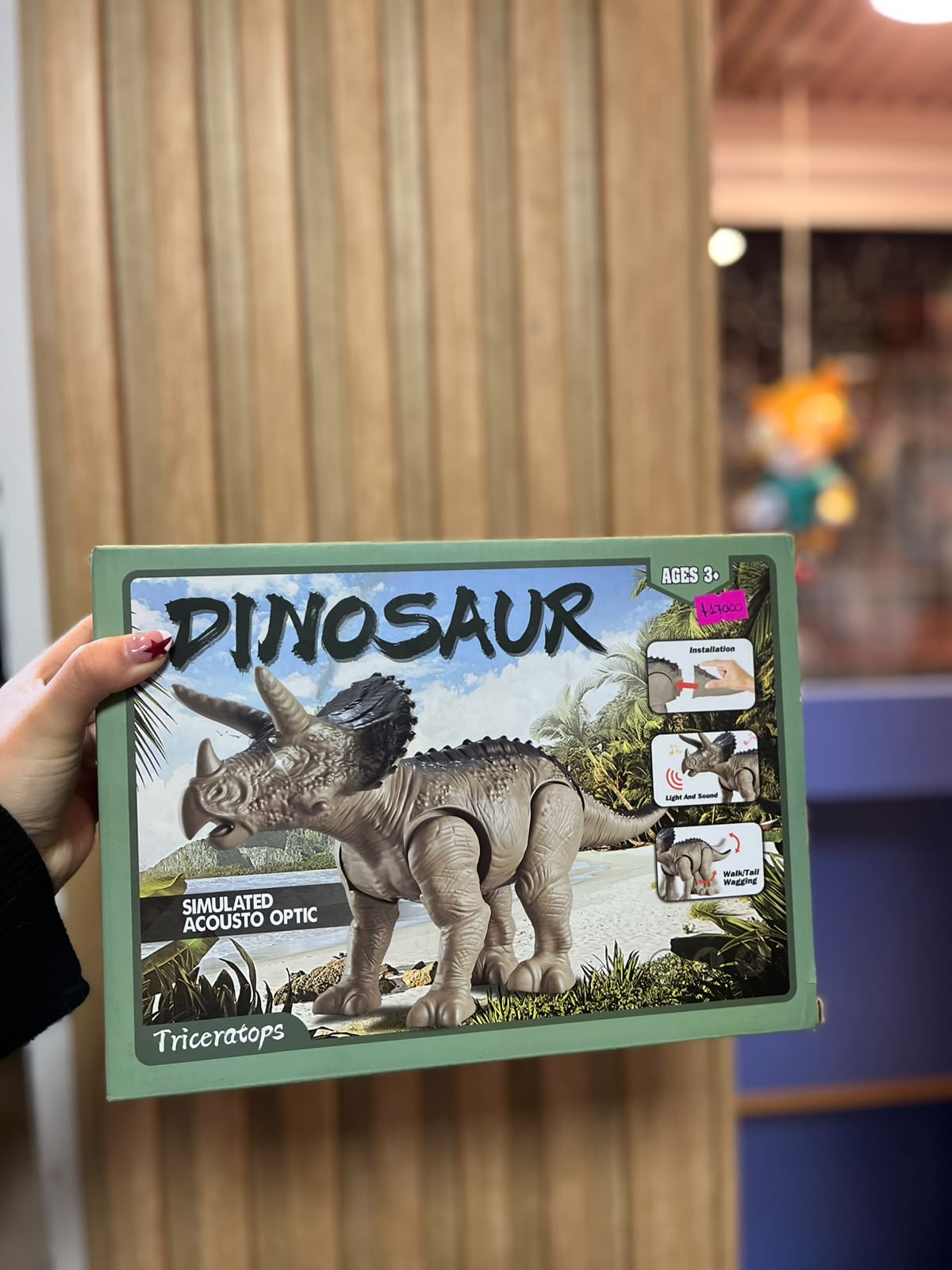 Dinosaurio Triceratops con movimiento.